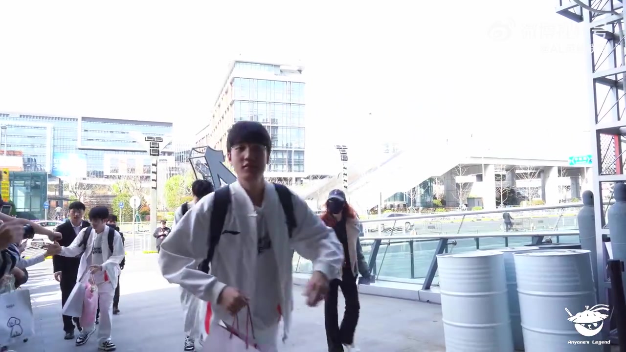 AL发布赛场Vlog，教练组训话：我们一定要打进登峰组！
